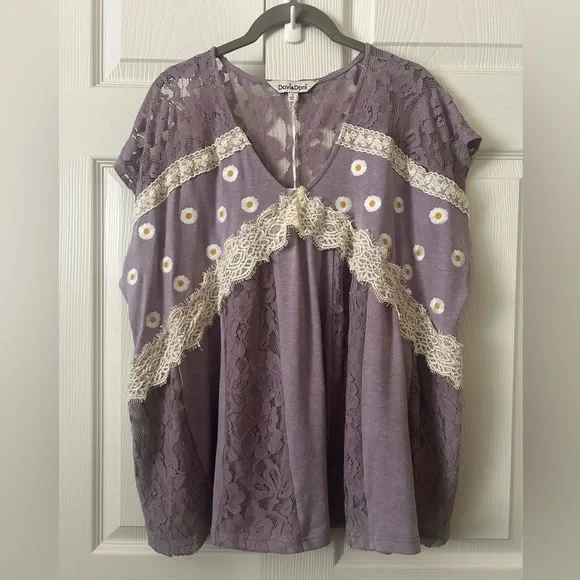 DAVI & DANI "Daisy Daydream" purple lavender w/ lace detail and floral accents L - Picture 2 of 6